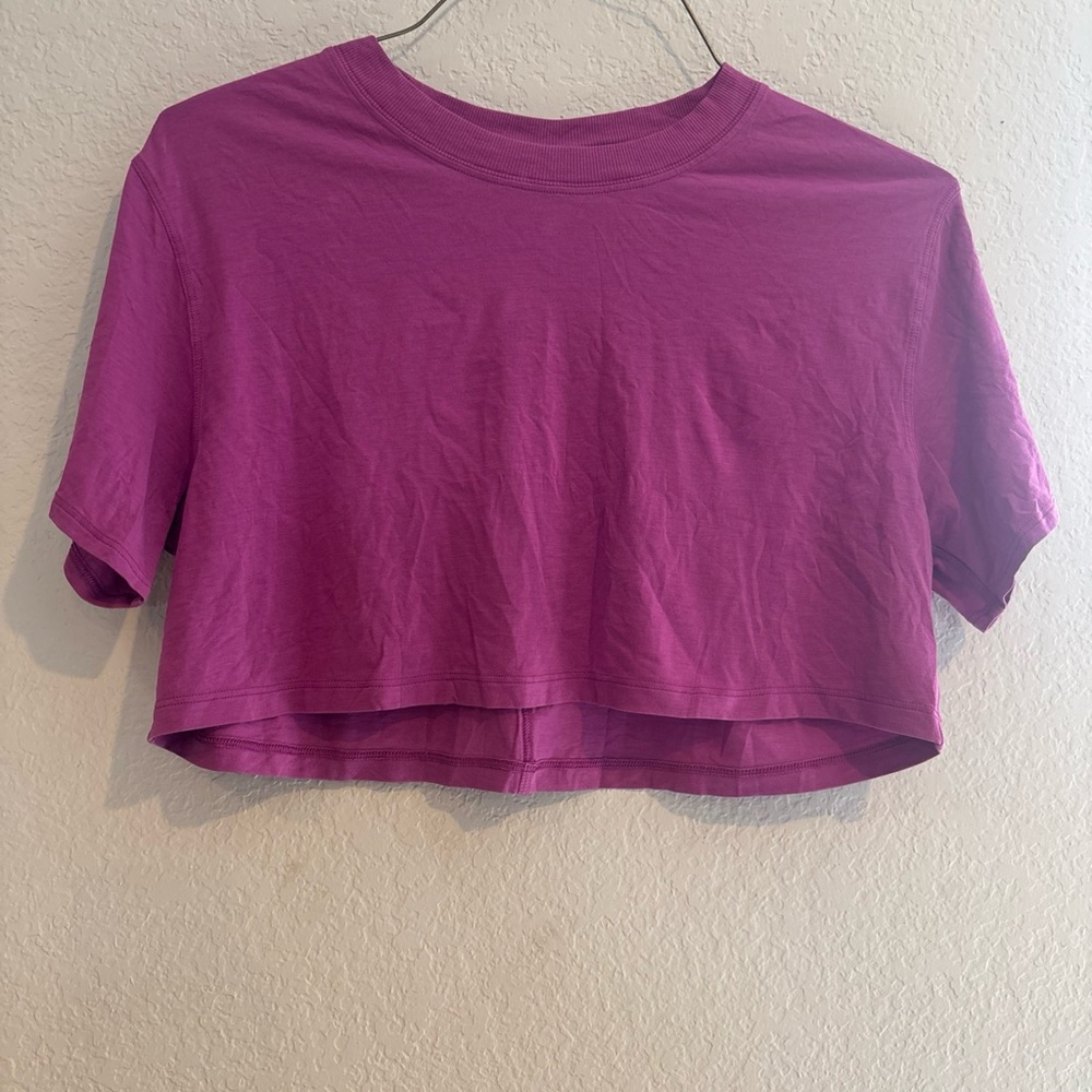 lululemon athletica Magenta Crop Top tag size missing, 20.5” PTP. 012026-0035